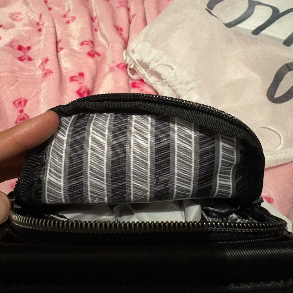 NWT- Lug Skeeter mini (Satin Luxe) in Black - Picture 4 of 4